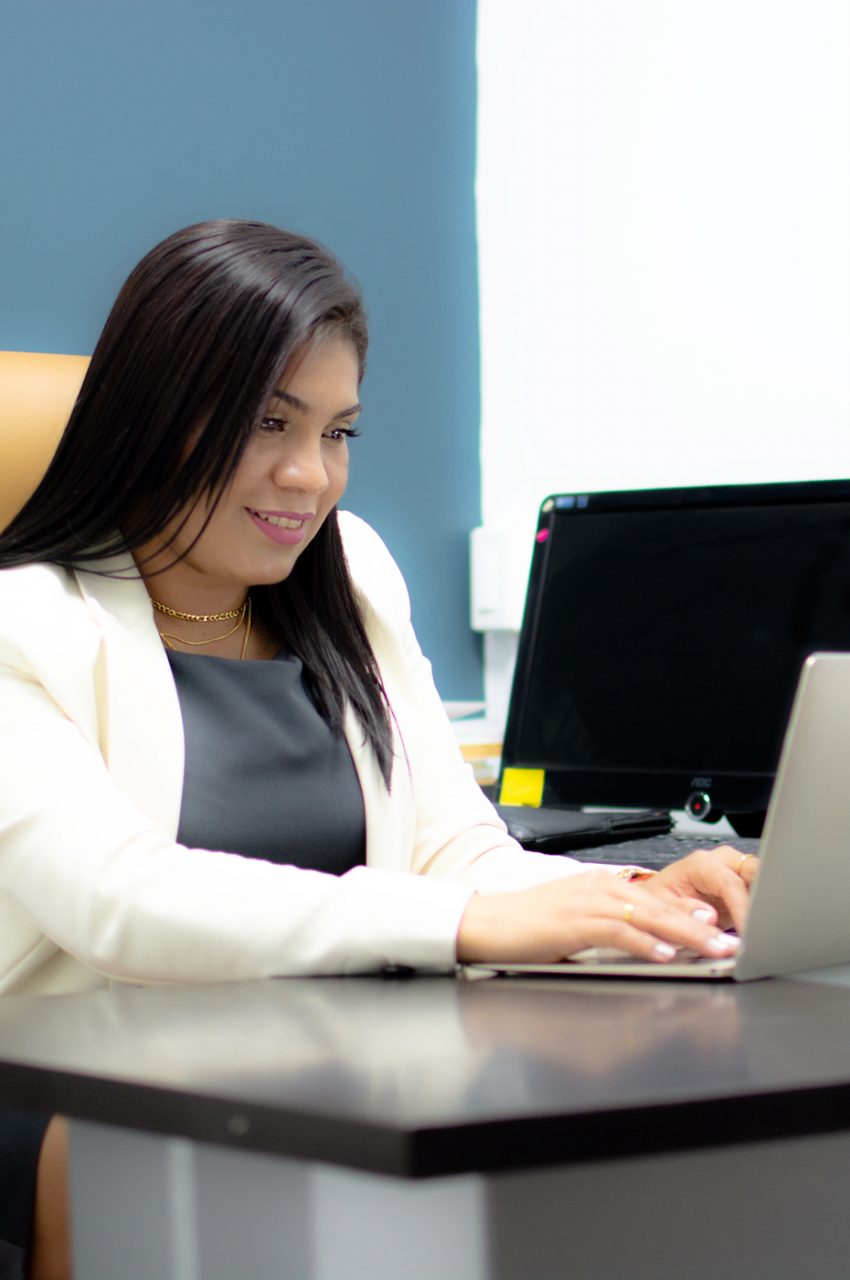 https://consultmain.com/wp-content/uploads/2021/07/cristina-850x1280.jpg