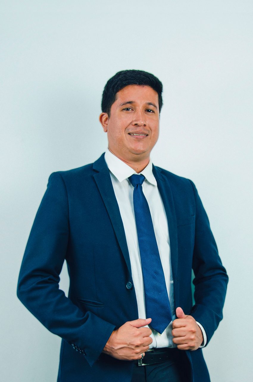 https://consultmain.com/wp-content/uploads/2023/03/luis-850x1280.jpg